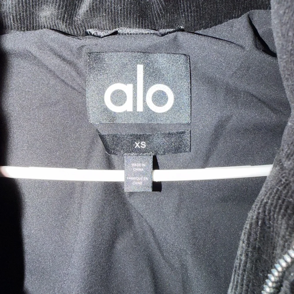 ALO Yoga Black Jacket - Picture 5 of 6